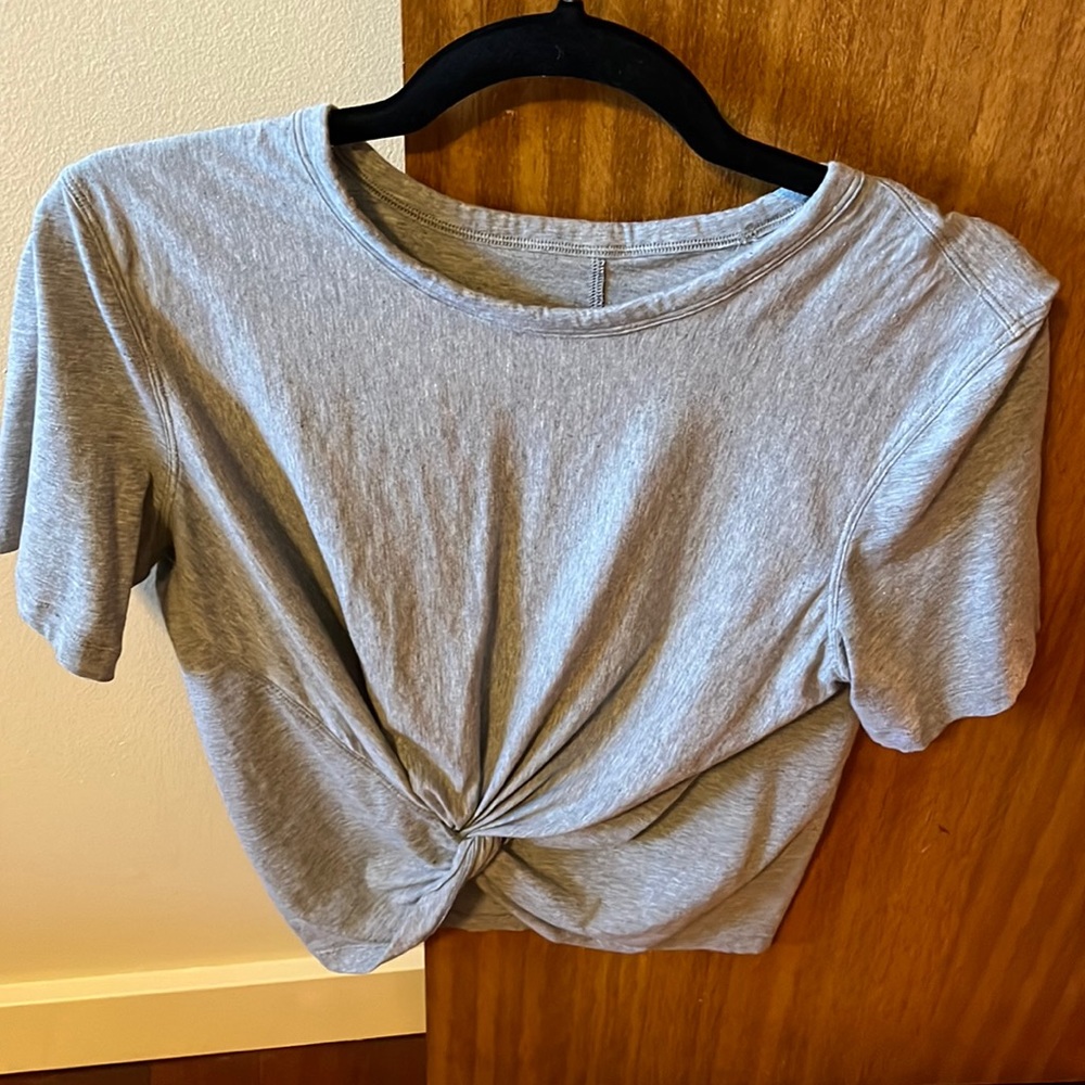 Lululemon size small (6) workout shirt